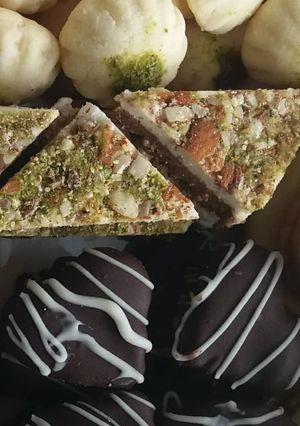 عکسی از دستور شیرینی برشی بادام