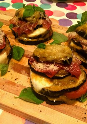 Foto principal de Berenjenas a la parmesana con pesto y jamón