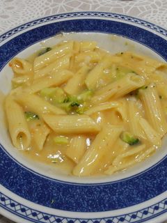 Una foto de "Macarrones con queso estadounidenses" sin gluten y veganos 🇺🇸🍝