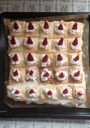 1926. Házilag készített krémes eperrel 😋 recept fotója