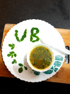 முருங்கைக்கீரை சூப்(murungai keerai soup recipe in tamil) செய்முறை முக்கிய புகைப்படம்