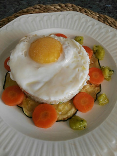 Una foto de Arroz con verduras y huevo