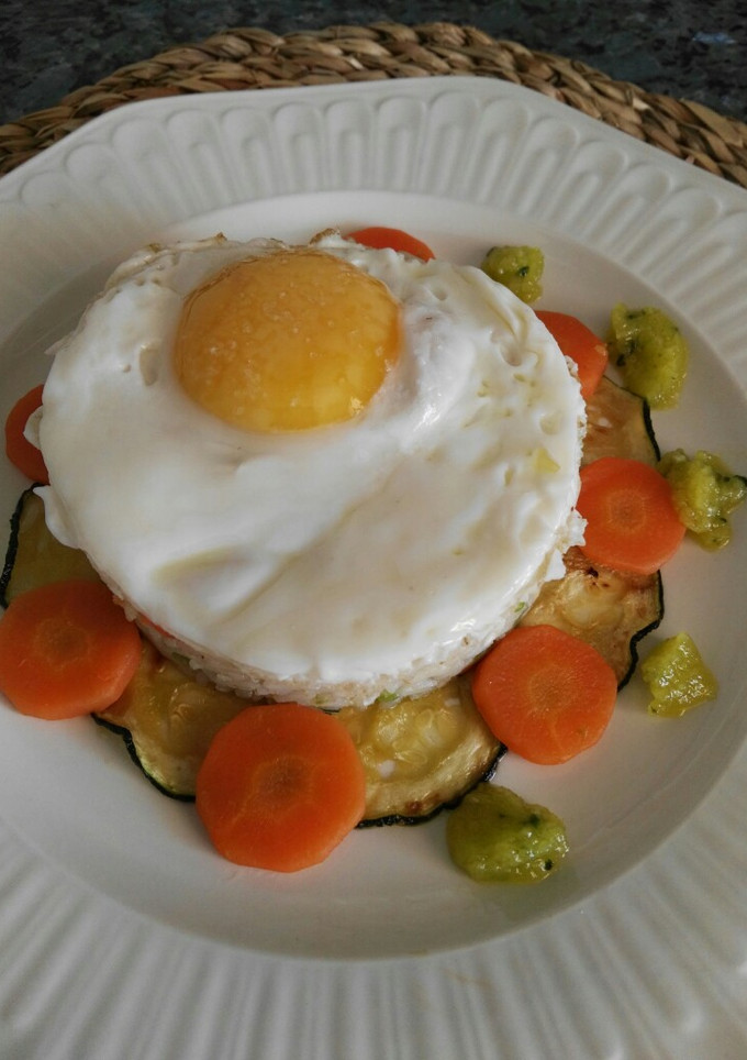 Una foto de Arroz con verduras y huevo