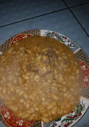 صورة لوصفة لوبية البيضاء باللحم
