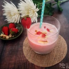 A picture of Strawberry coconut cream smoothie.