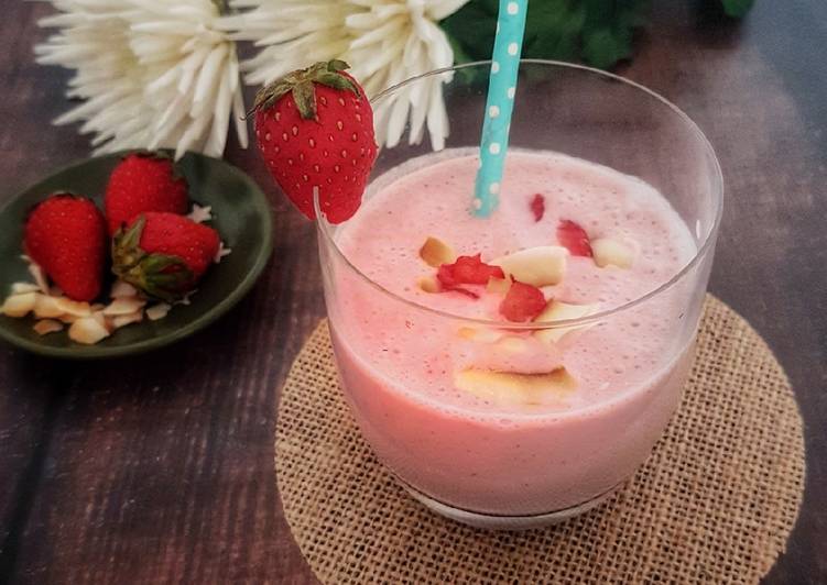 Strawberry coconut cream smoothie