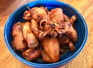 Hình của món Mực tươi rim mắm.