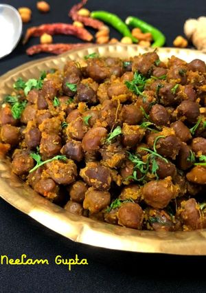 A picture of Ashthami walee Sukhe Kale Chana.