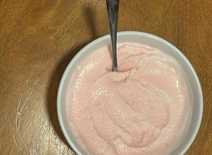 Una foto de 🍓 helado proteico