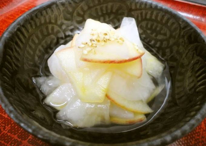 How to Prepare Homemade Sweet and Sour Apple and Daikon Radish Namasu