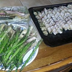 A picture of bacon wrapped asparagus.