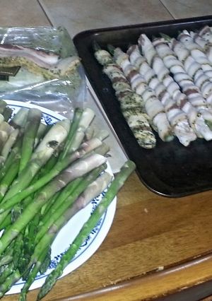 A picture of bacon wrapped asparagus.