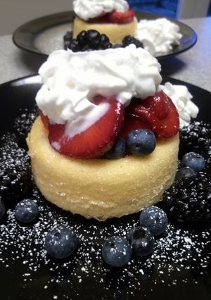 A picture of AWESOME Berry Shortcakes.
