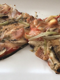 Una foto de Pizza con base de calabacín