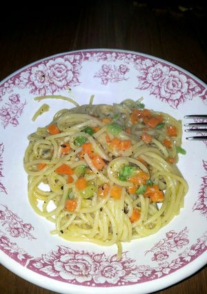 A picture of Quick and easy veggie pasta.