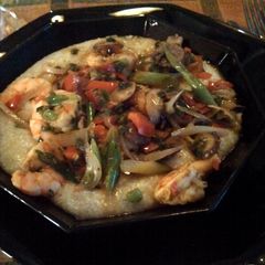 A picture of Shrimp and Grits.