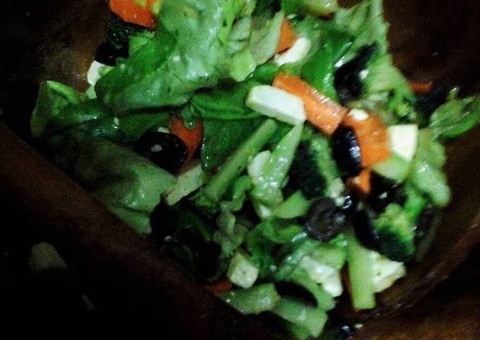 Last minute green rainbow salad with honey mustard dressing