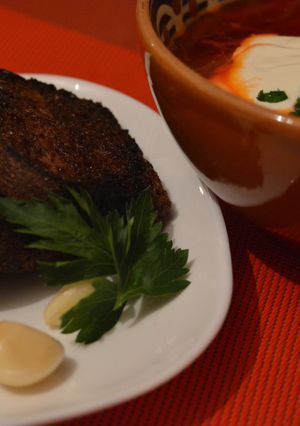 A picture of Rye bread toasts to Ukrainian Borshch.