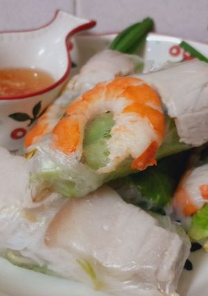 Hình của món Gỏi cuốn tôm thịt.