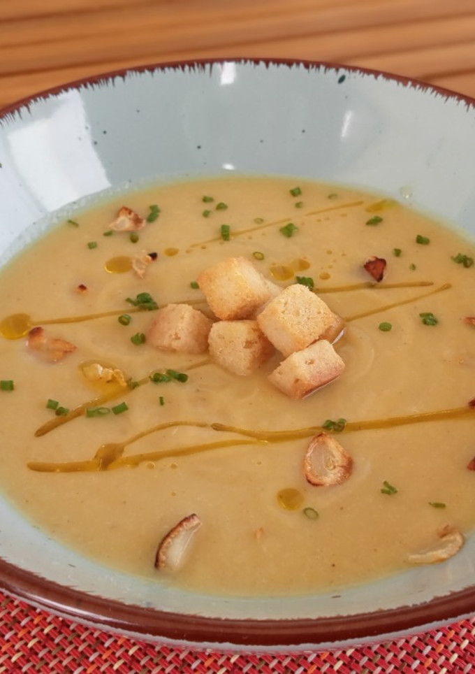 Una foto de Crema de coliflor al curry #apta para veganos