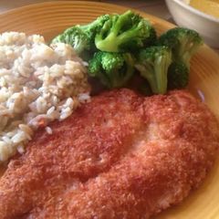 A picture of Panko fried chicken and siracha sauce!.