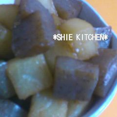 A picture of Sweet and Salty Stir Fried and Simmered Daikon Radish and Konnyaku.