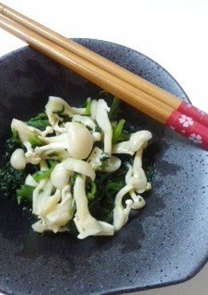 A picture of Spinach and Mushroom with Shiro-dashi and Wasabi.