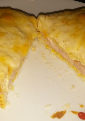 A picture of Croque Monsieur (Hot ham sandwich).