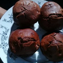 A picture of Chocolate and raisins muffins.