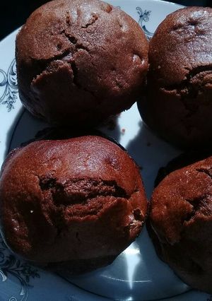 A picture of Chocolate and raisins muffins.