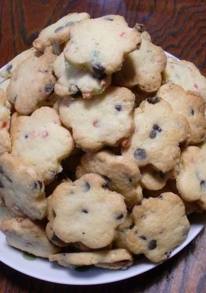 A picture of Chocolate and Fruit Cookies.
