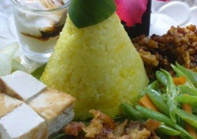 Indonesian Nasi Kuning