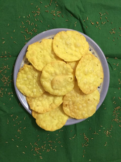 પૂરી (Poori Recipe in Gujarati) રેસીપી મુખ્ય ફોટો