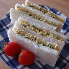 A picture of Curried Chicken Tenderloin Mayonnaise Sandwich.