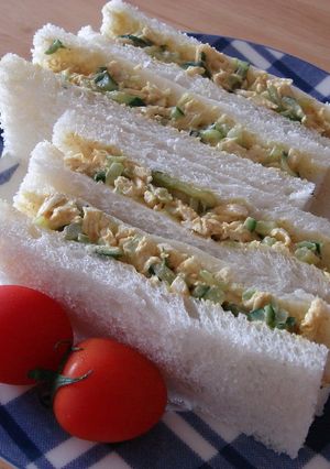 A picture of Curried Chicken Tenderloin Mayonnaise Sandwich.