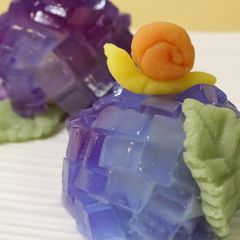 A picture of Traditional Japanese Hydrangea Sweets.