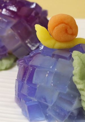 A picture of Traditional Japanese Hydrangea Sweets.