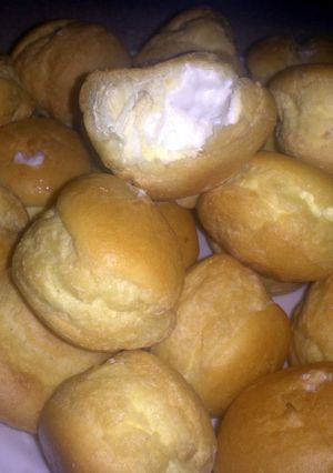 A picture of cream puff balls.