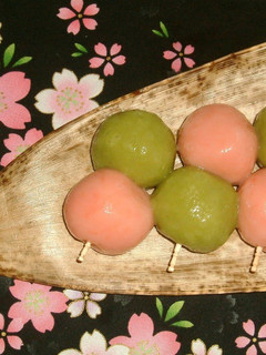 A picture of Flower Viewing Mochi Dumplings.