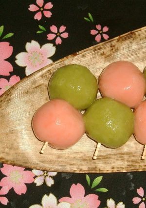 A picture of Flower Viewing Mochi Dumplings.
