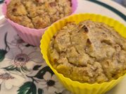 Una foto de muffins de harina integral