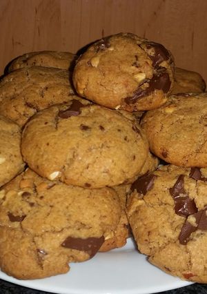 A picture of Crunchy Peanut Butter and Chocolate Cookies.