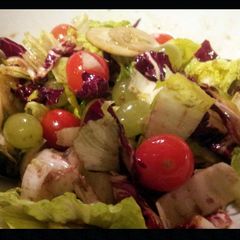 A picture of AMIEs ORGANIC GREEN SALAD.