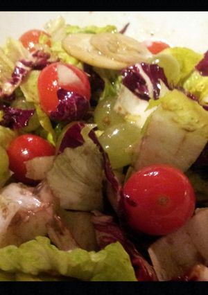 A picture of AMIEs ORGANIC GREEN SALAD.