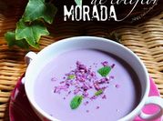 Una foto de crema de coliflor morada