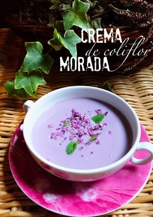 Una foto de Crema de coliflor morada
