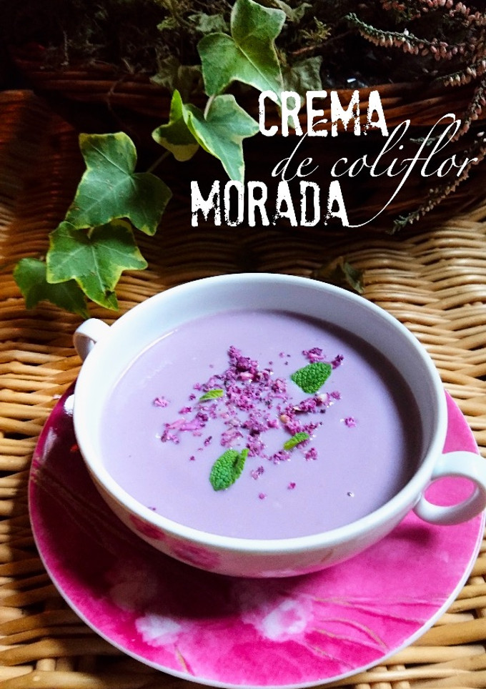 Una foto de Crema de coliflor morada