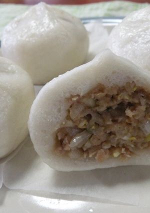 A picture of Steamed Pork Buns with Rice Flour for Wheat Allergies.