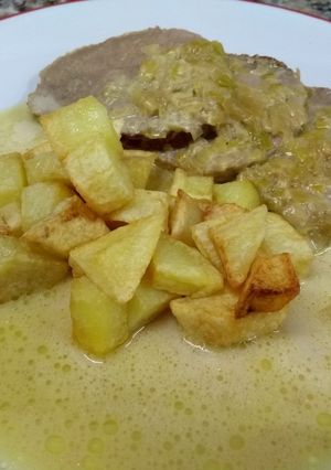 Una foto de Peceto con salsa de puerros aromático