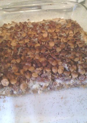 A picture of Betty's bomb cookie bars.